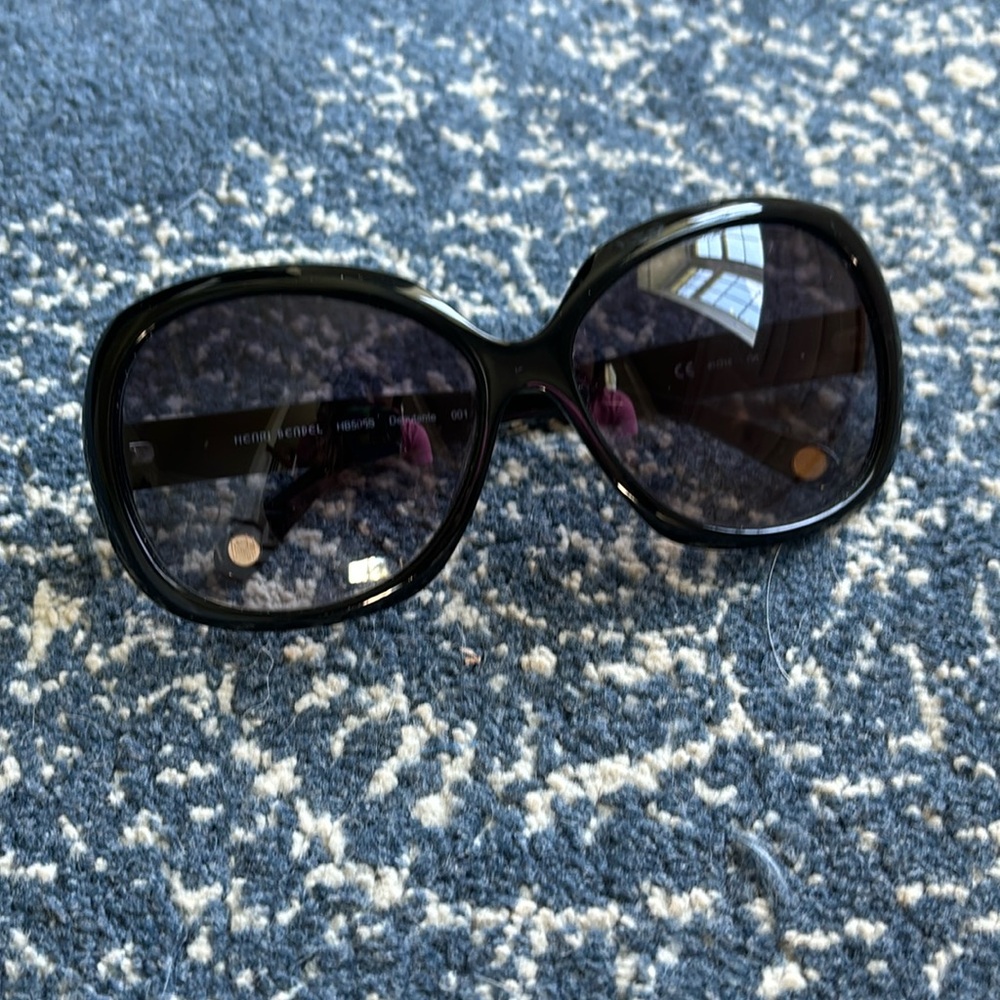 Gently worn Henri Bendel sunglasses